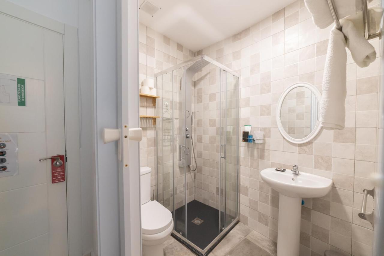 Hostal Puente De Hierro Logrono Bagian luar foto