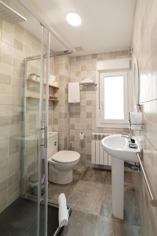 Hostal Puente De Hierro Logrono Bagian luar foto