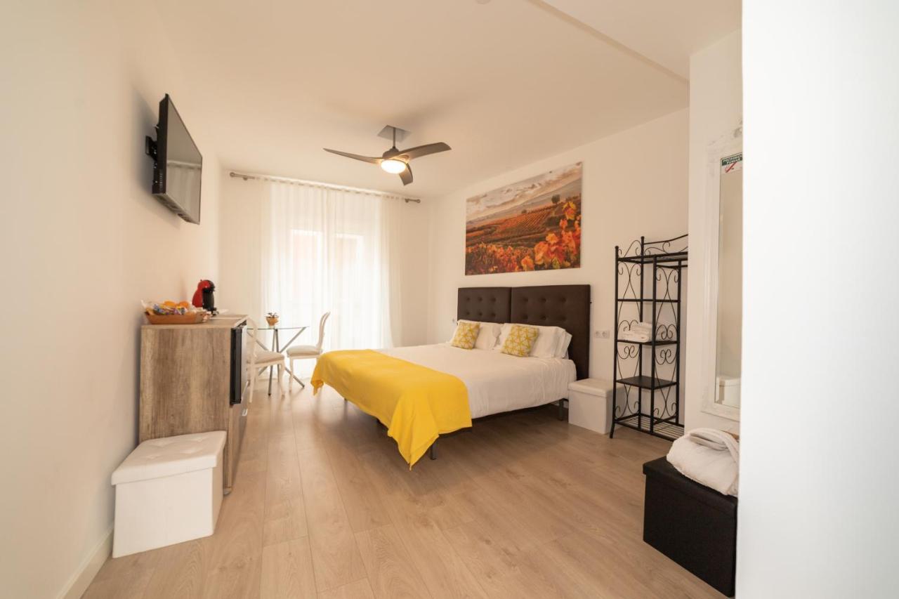 Hostal Puente De Hierro Logrono Bagian luar foto