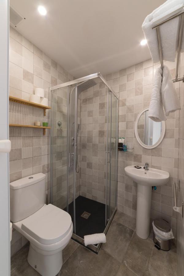 Hostal Puente De Hierro Logrono Bagian luar foto