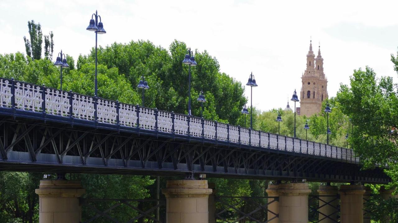 Hostal Puente De Hierro Logrono Bagian luar foto