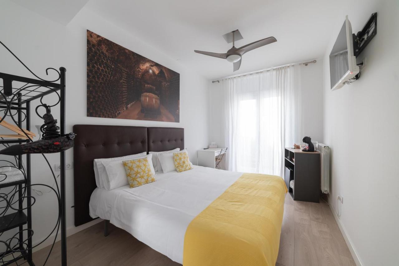 Hostal Puente De Hierro Logrono Bagian luar foto