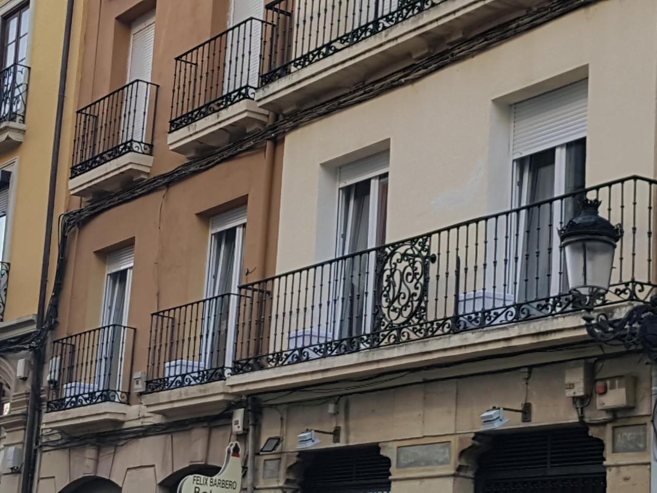 Hostal Puente De Hierro Logrono Bagian luar foto